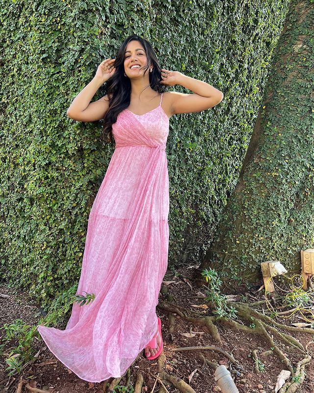 Ishita Dutta Shows Her Beautiful Style In A Light Pink Maxi Dress; See Pics 775338