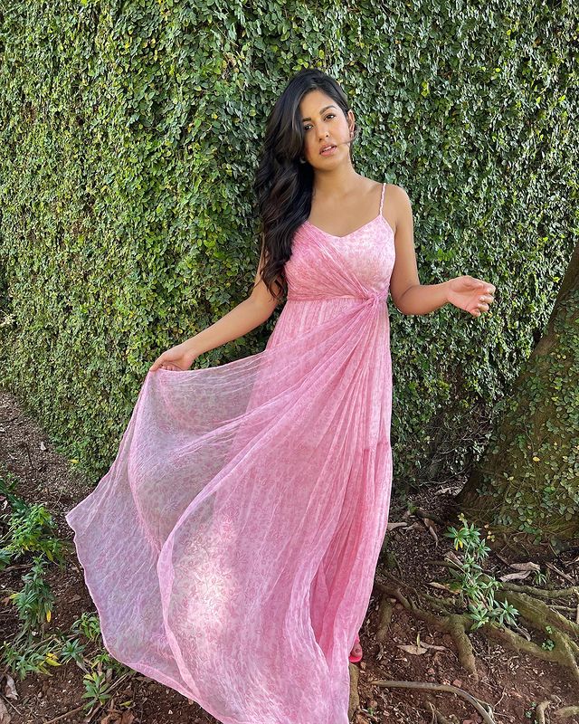 Ishita Dutta Shows Her Beautiful Style In A Light Pink Maxi Dress; See Pics 775335