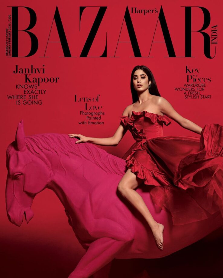 Janhvi Kapoor Leaves Temperature Soaring High As She Stuns In Red Strapless Slit Gown, See Pic 769069