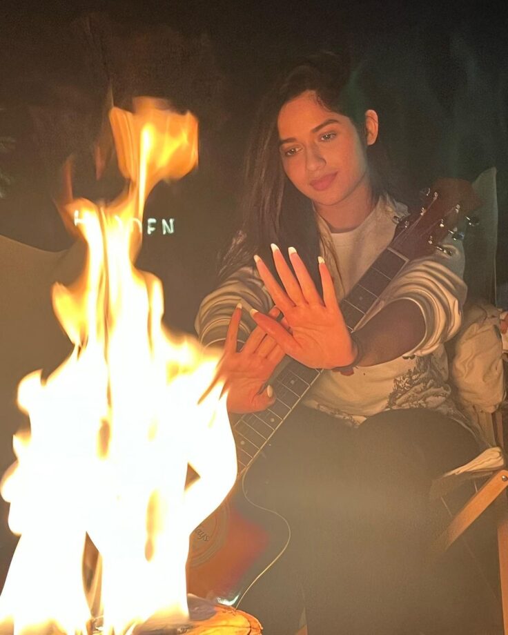 Jannat Zubair Rahmani is ultimate daredevil, plays with fire like swag babe 768454