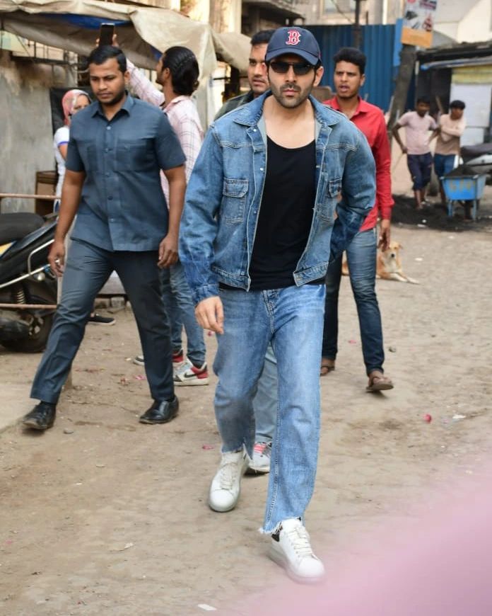Kartik Aaryan Is Winter Ready As He Shows His Denim On Denim Look, See pic 765947
