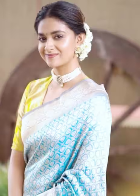 Keerthy Suresh's Love Affair With Gajra Bun Is Gorgeous 769493