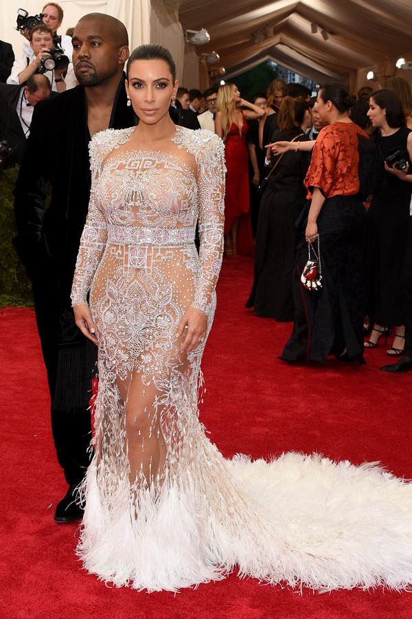 Kim Kardashian VS Rihanna: Whose Risk-Taking Gown Is Jaw-Dropping? 772934