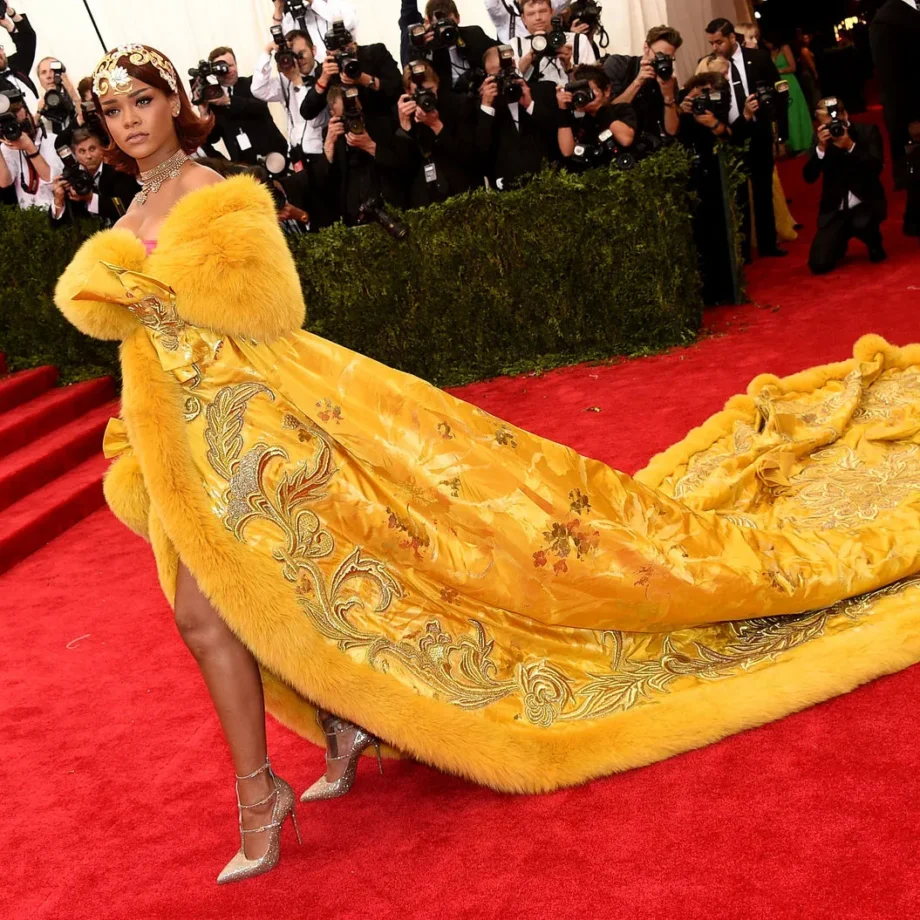 Kim Kardashian VS Rihanna: Whose Risk-Taking Gown Is Jaw-Dropping? 772935