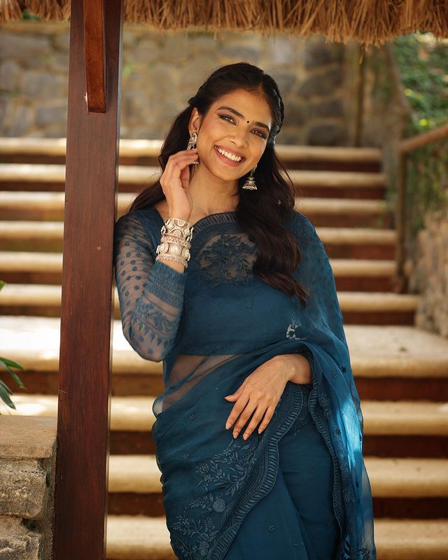 Malavika Mohanan Exudes Elegance In A Dark Blue Organza Floral Embroidered Saree, See Pics 775743