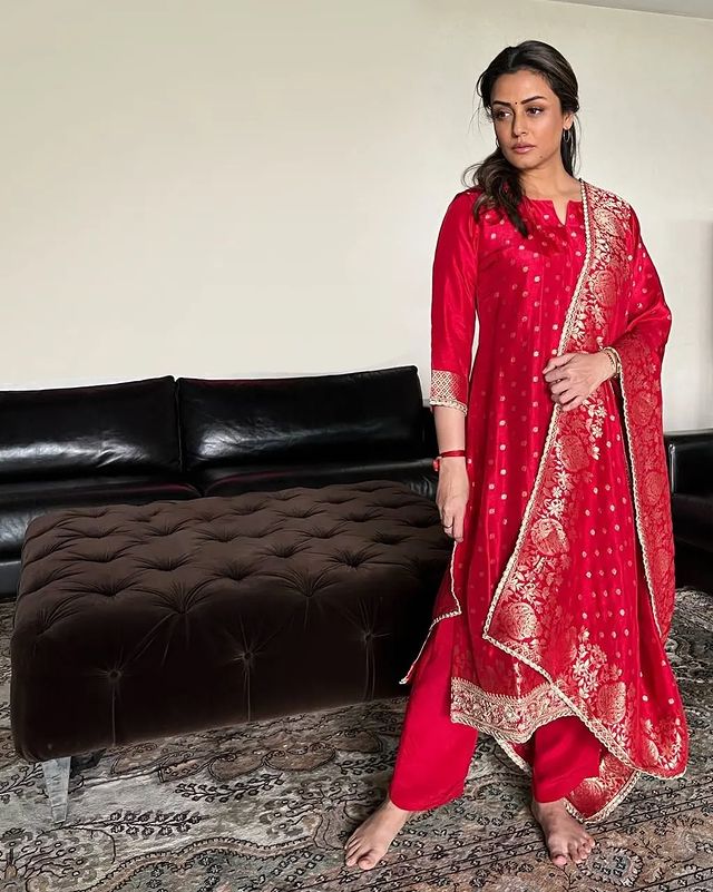 Namrata Shirodkar gives royal vibes in red ethnic suit, fans go crazy - 0