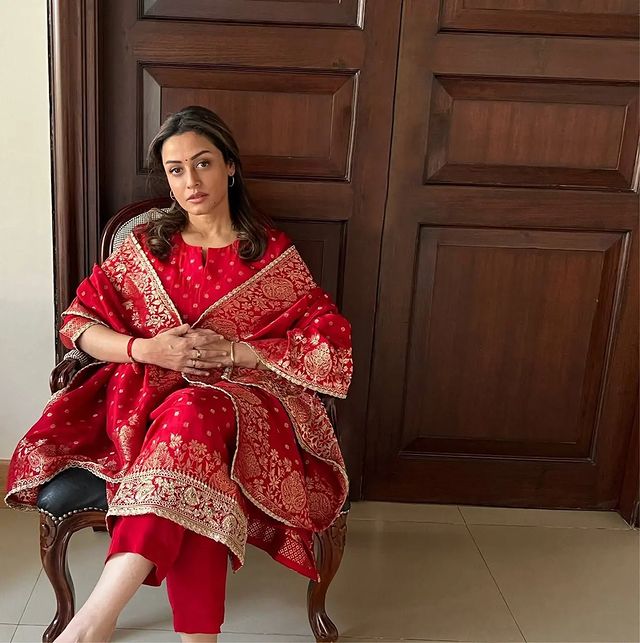 Namrata Shirodkar gives royal vibes in red ethnic suit, fans go crazy - 1