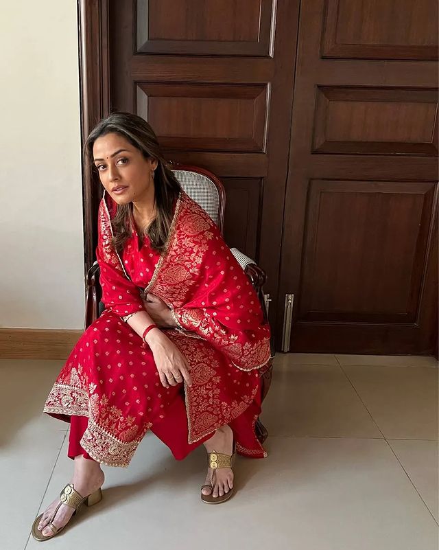 Namrata Shirodkar gives royal vibes in red ethnic suit, fans go crazy - 2