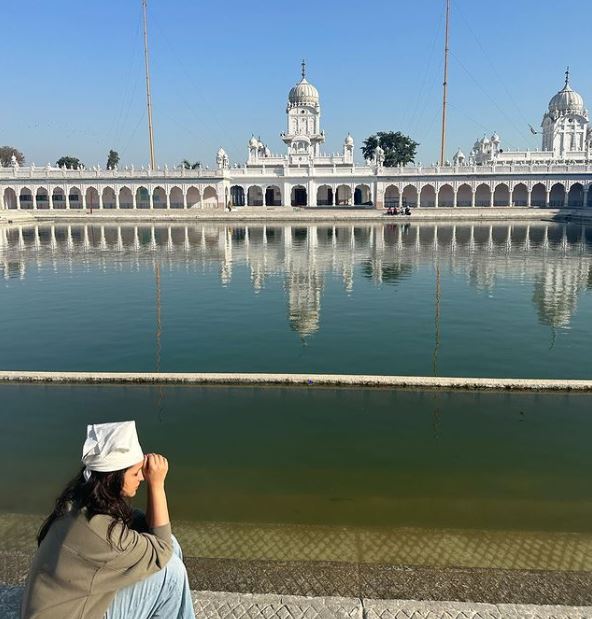 Parineeti Chopra Shows Us The Power of Prayer; Check Here 771608