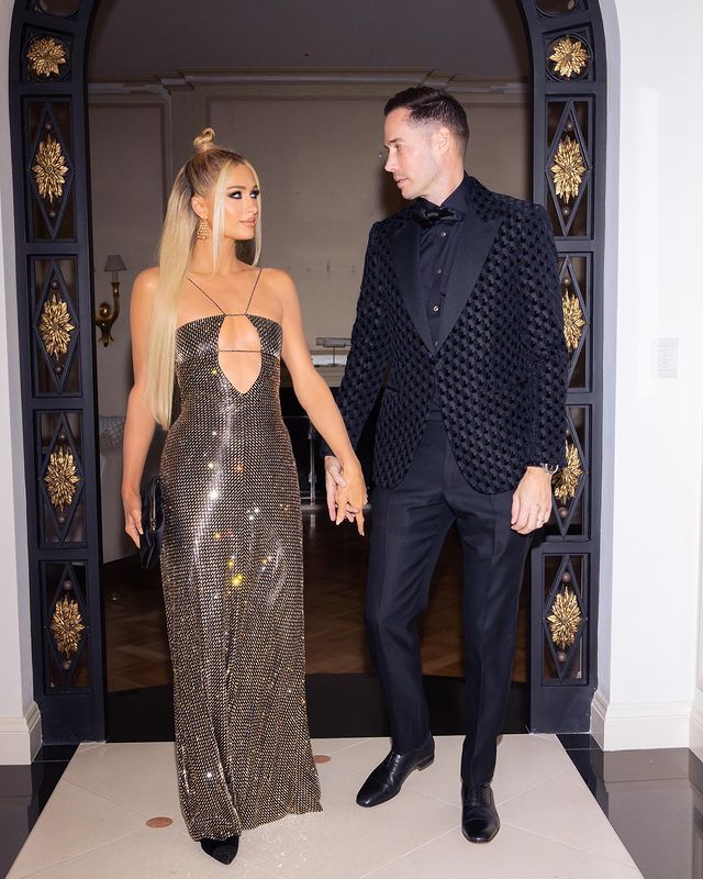 Paris Hilton Sparkles In Sequins Dress With Carter Reum At Grammy 2023 Red Carpet 768057