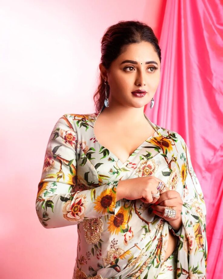 Photodump: Rashami Desai melts hearts in gorgeous floral saree, we love it 777037