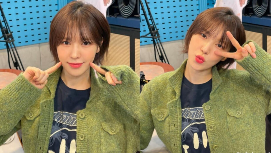 Red Velvet's Wendy Shows Cuteness In A Black Printed T-shirt And Green Sweater Jacket 773289