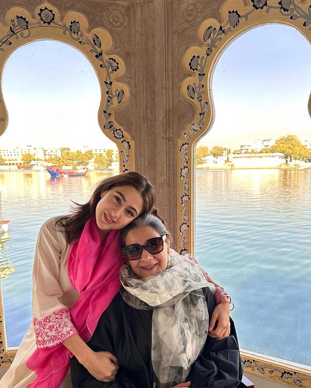 Sara Ali Khan pens a heartfelt birthday wish for mother Amrita Singh - 0