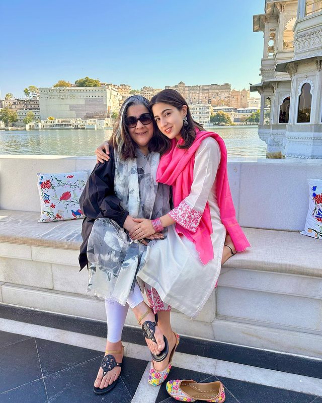 Sara Ali Khan pens a heartfelt birthday wish for mother Amrita Singh - 1