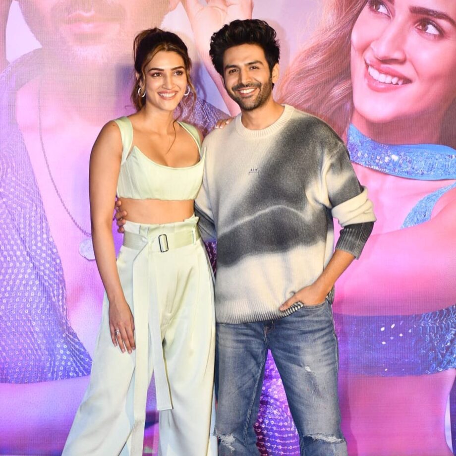 Shehzada Screening: Shahid Kapoor-Mira Rajput, Varun Dhawan join Kartik Aaryan and Kriti Sanon, see viral pics 773306