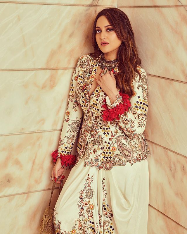 Sonakshi Sinha looks ravishing in white indo western embroidered outfit, fans can’t stop praising - 1