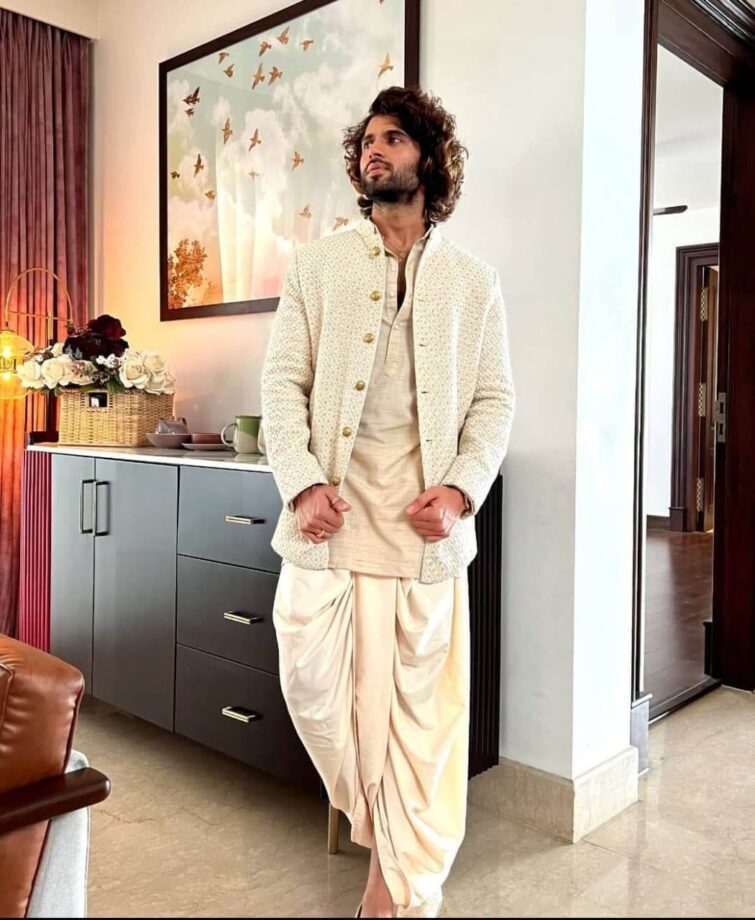 Spreading Charm: Vijay Deverakonda In Traditional Drapes; See Photos 766744