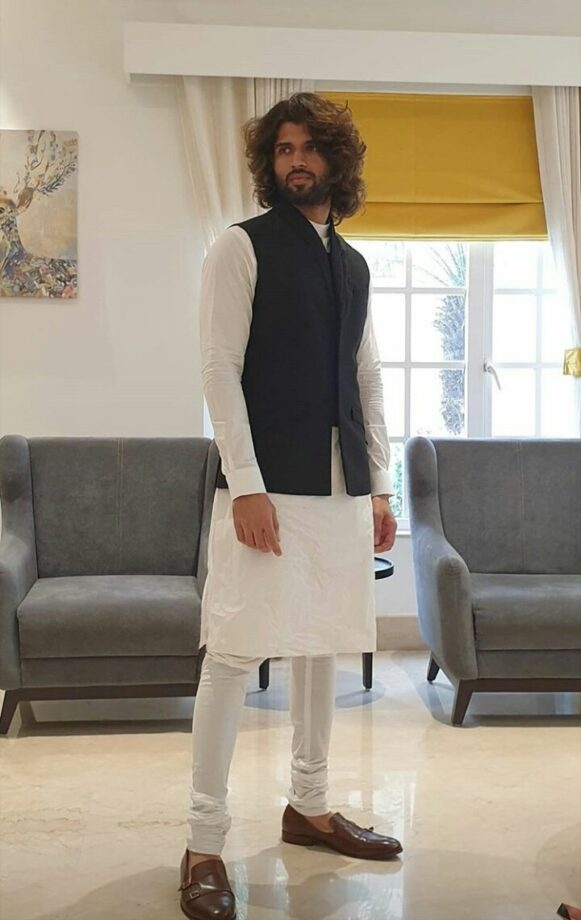 Spreading Charm: Vijay Deverakonda In Traditional Drapes; See Photos 766746