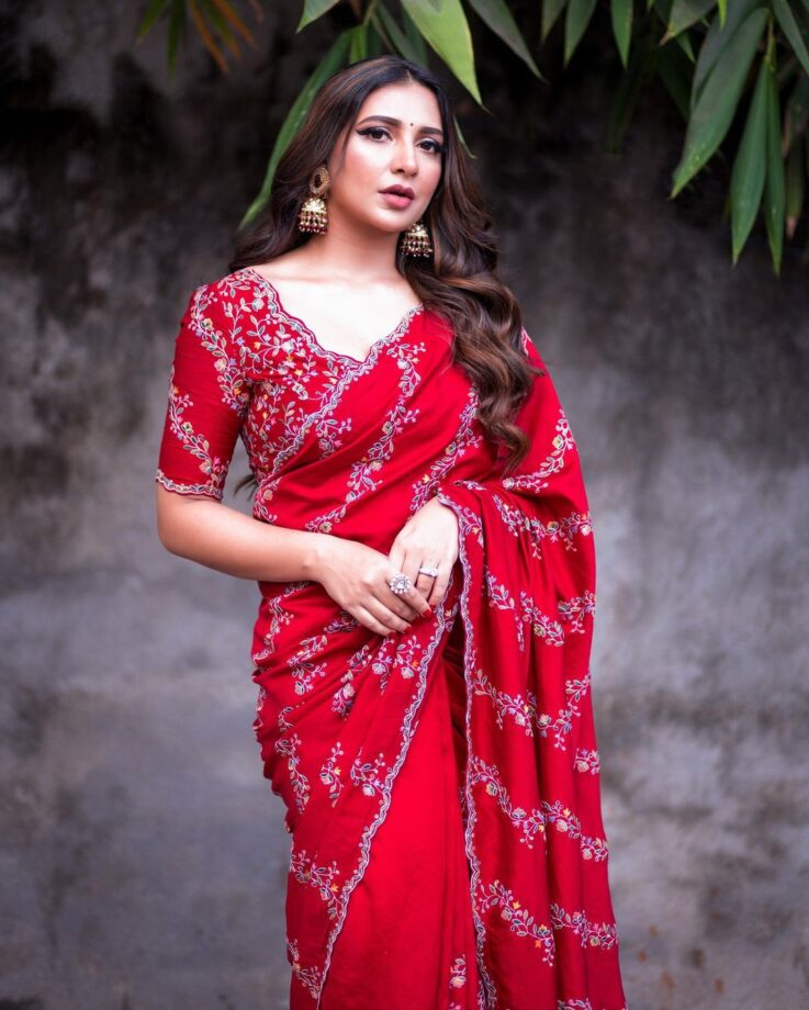 Subhashree Ganguly Looks Glamorous In Red Saree, Gives Major Ethnic Goals - 1