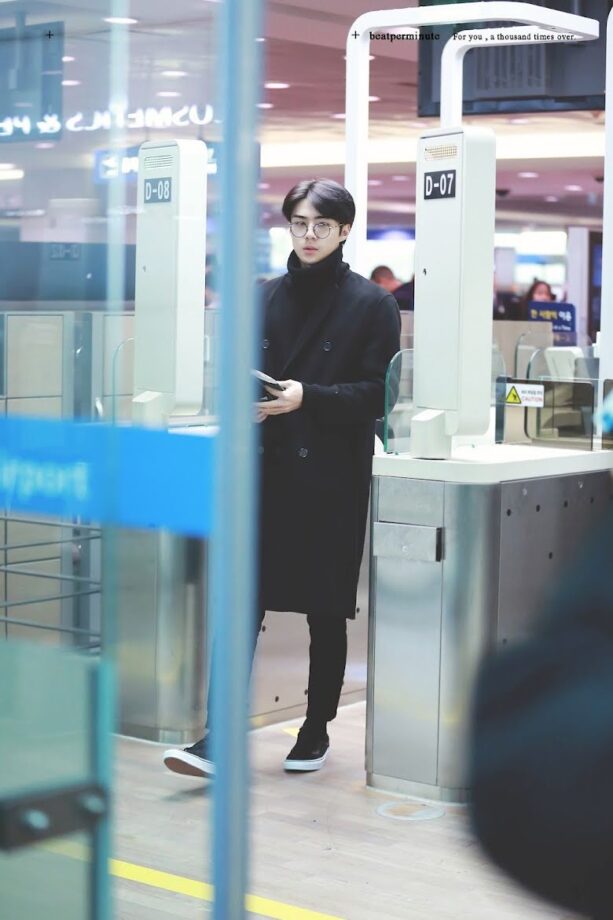 Times when EXO Sehun turned airport into runway 766214