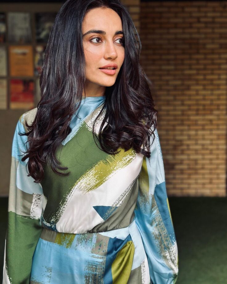 Trending: Surbhi Jyoti is sizzling visual delight in printed hues, check out 769422