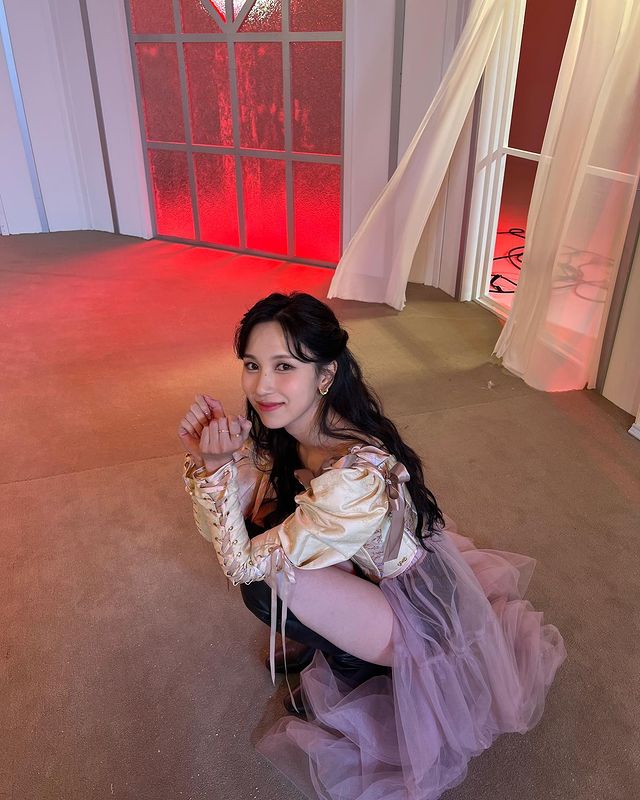 Twice's Mina Glowing Bright In Pictures; Check Out! 765754