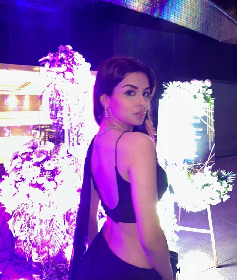 Uff Haye Garmi: Avneet Kaur dazzles in black saree, shows off sensuous backless avatar 770589