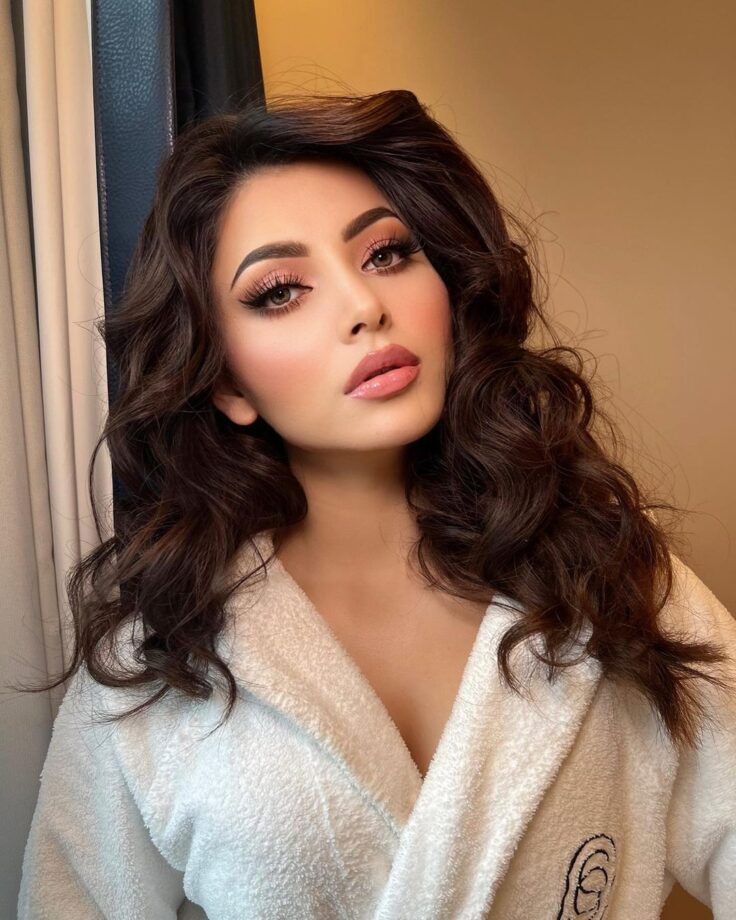 Urvashi Rautela Keeps It Uber Stylish In White Bathrobe Outfit, See Pics 766844