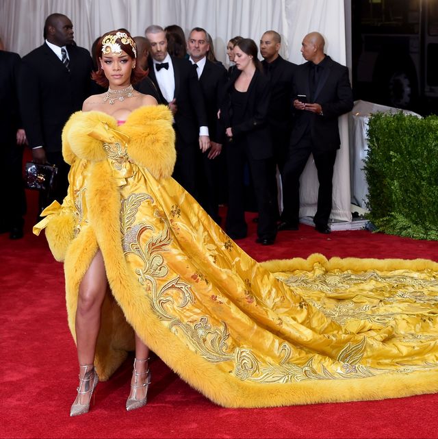 What is the Secret of Rihanna's Fashion? 770289