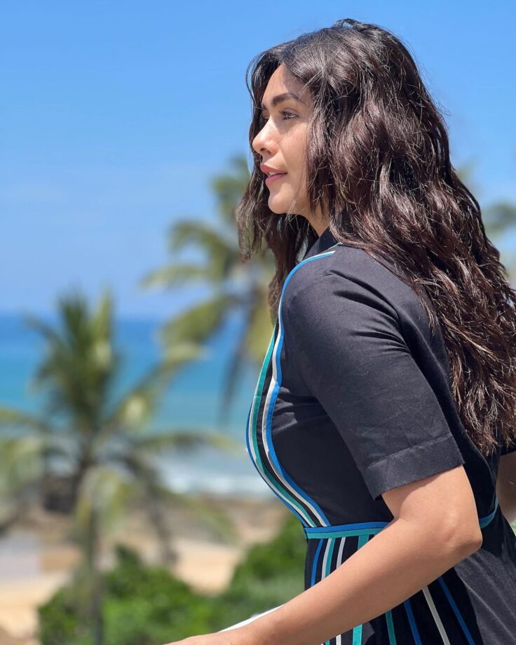 Mrunal Thakur Looks Gorgeous In Classy And Sassy Blue Jumpsuit, Check Photos - 4