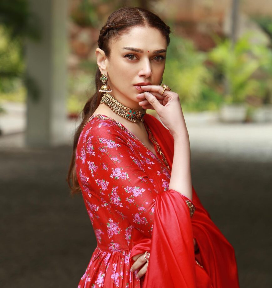 Aditi Rao Hydari exudes royalty in red embellished designer suit, see pics 787721