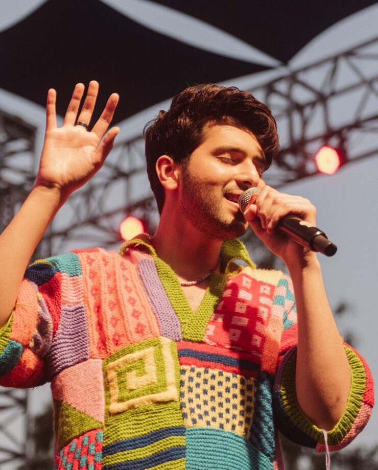 Armaan Malik drops in Spring glam in cute multicoloured t-shirt 782563