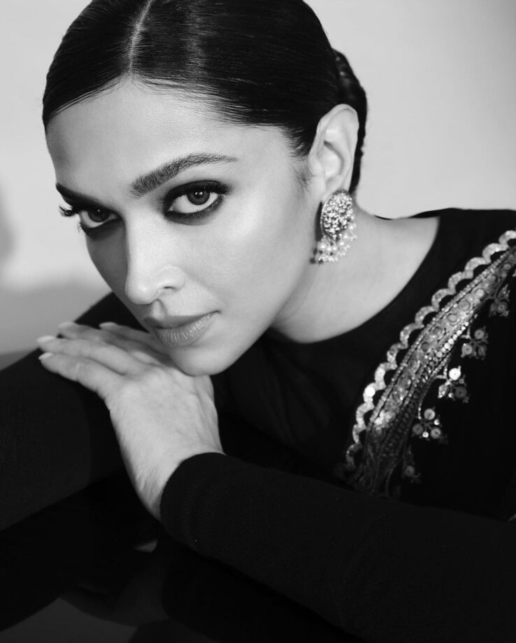 Deepika Padukone is epitome of grace in a black Sabyasachi saree, see pics - 2