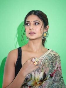 Jennifer Winget’s Drama In Traditional Drapes