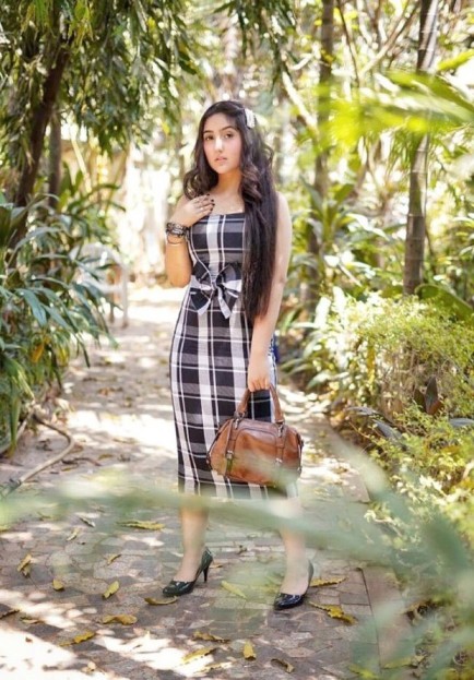 Fashion Face-Off: Avneet Kaur Or Ashnoor Kaur; Who Looks Captivating In Checkered Outfit And Black Heels? 784426