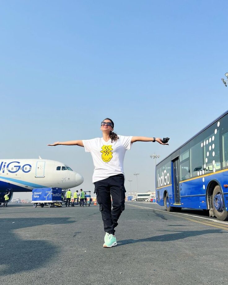 Get ready to 'fly' with Bhojpuri diva Akshara Singh 779528