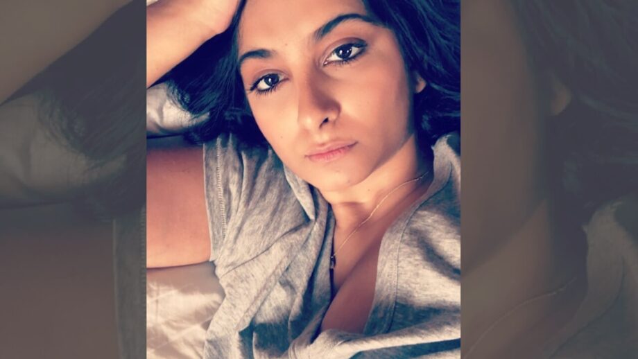 In Pic: Rhea Kapoor Shared A Selfie Picture Of Herself With No-Makeup Look In A Grey Outfit 781667