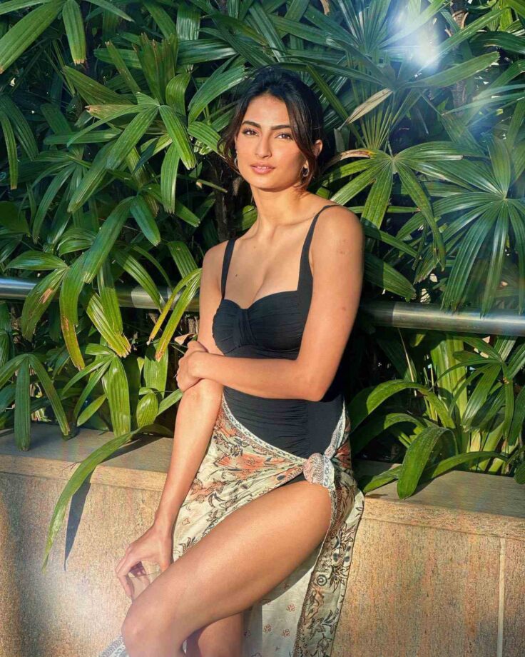 In Pics: Palak Tiwari is sensuous pool beauty in black monokini 789804