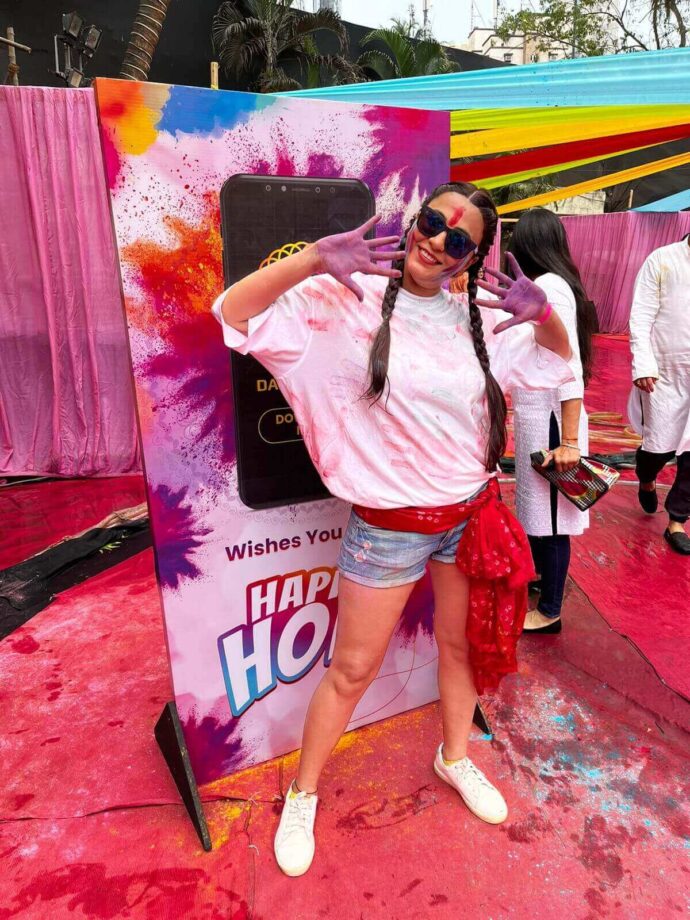 In Pics: Red Carpet of IWMBuzz Holi Celeb Bash 2023 - 25