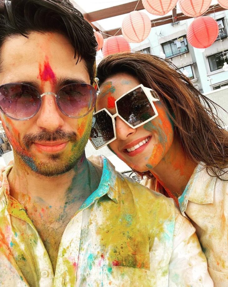 In Pics: Sidharth Malhotra celebrates first Holi with Mrs Kiara Advani 781386