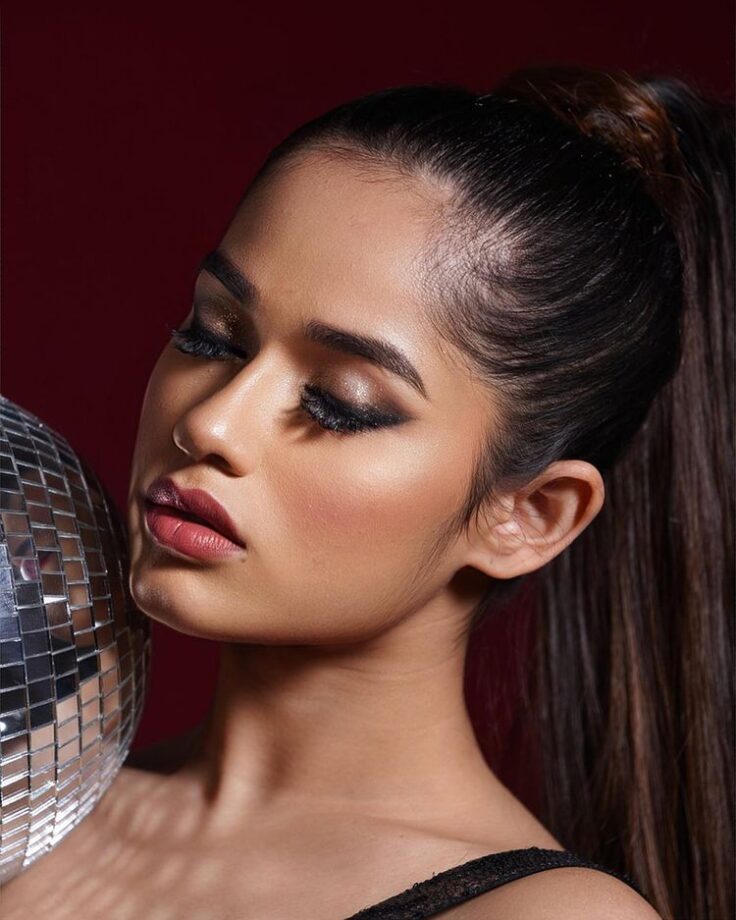 Jannat Zubair Rahmani's sensational eye makeup and shimmery look is killer 780067