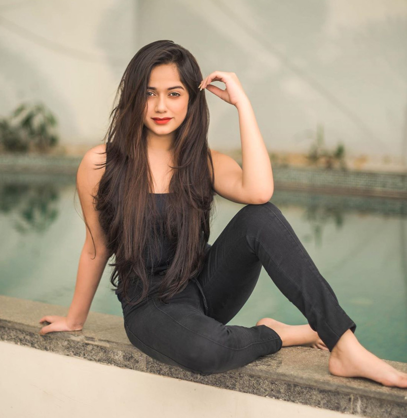 Jannat Zubair Vs. Ashi Singh, Soaring Hotness In Black Dress 783710