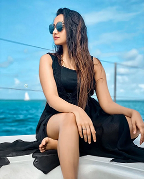 Jannat Zubair Vs. Ashi Singh, Soaring Hotness In Black Dress 783713