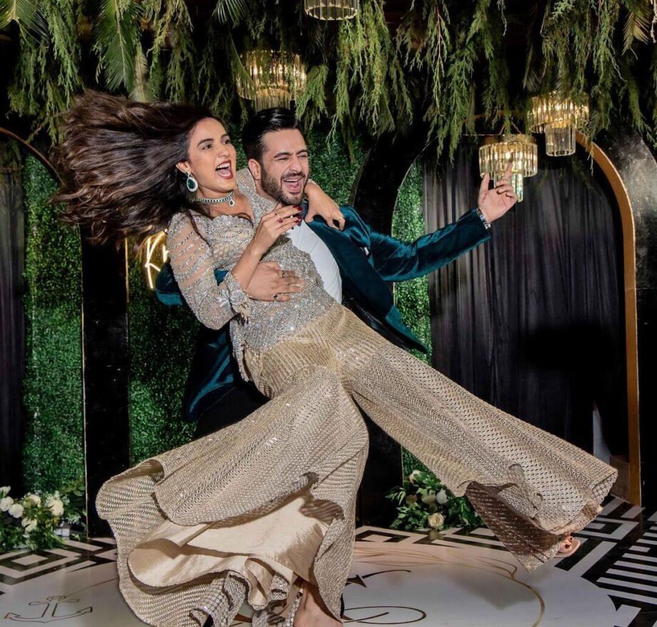 Jasmin Bhasin-Aly Goni’s unseen moments from Krishna Mukherjee’s sangeet are couple goals 786128