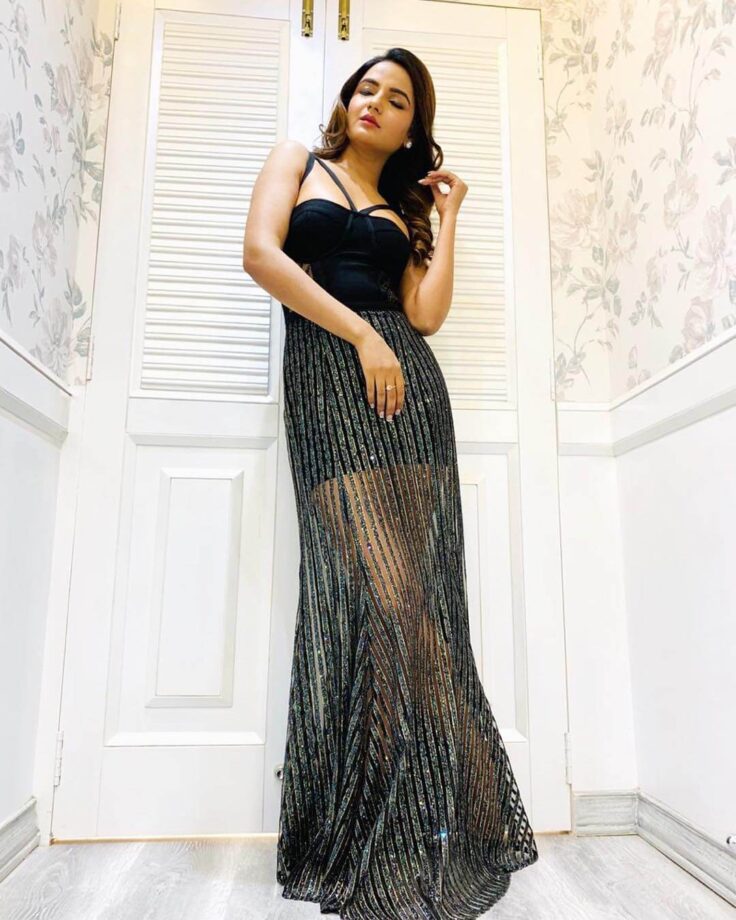 Jasmin Bhasin’s affinity for black ensembles 783813