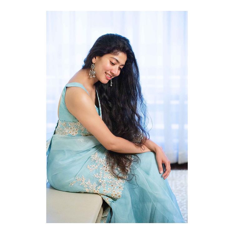 Jhumka To Bindi: Sai Pallavi's Ethnic Sarees 782958