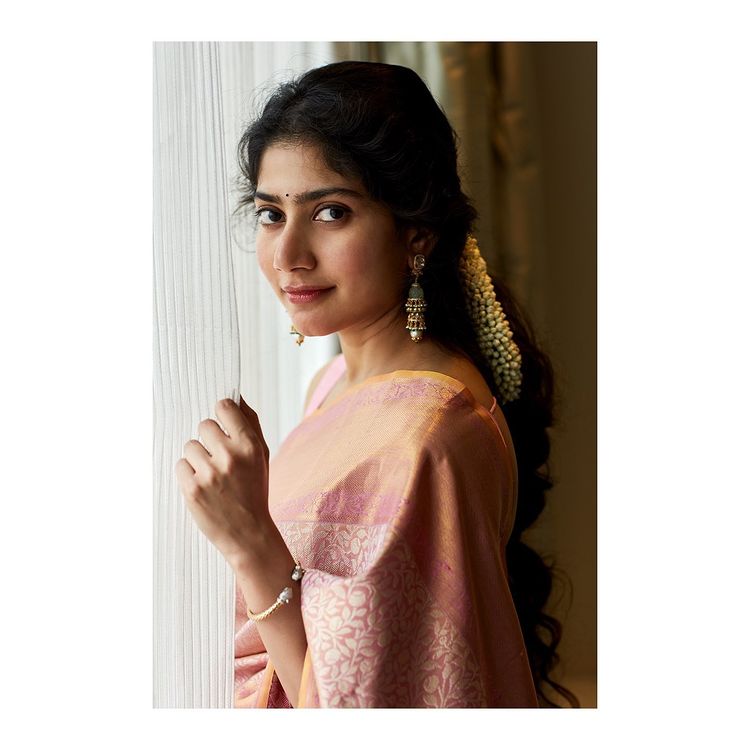 Jhumka To Bindi: Sai Pallavi's Ethnic Sarees 782951