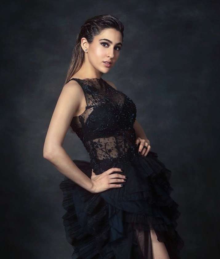 Kiara Advani, Deepika Padukone, And Others Ravishing Actresses In Black Gowns 783148