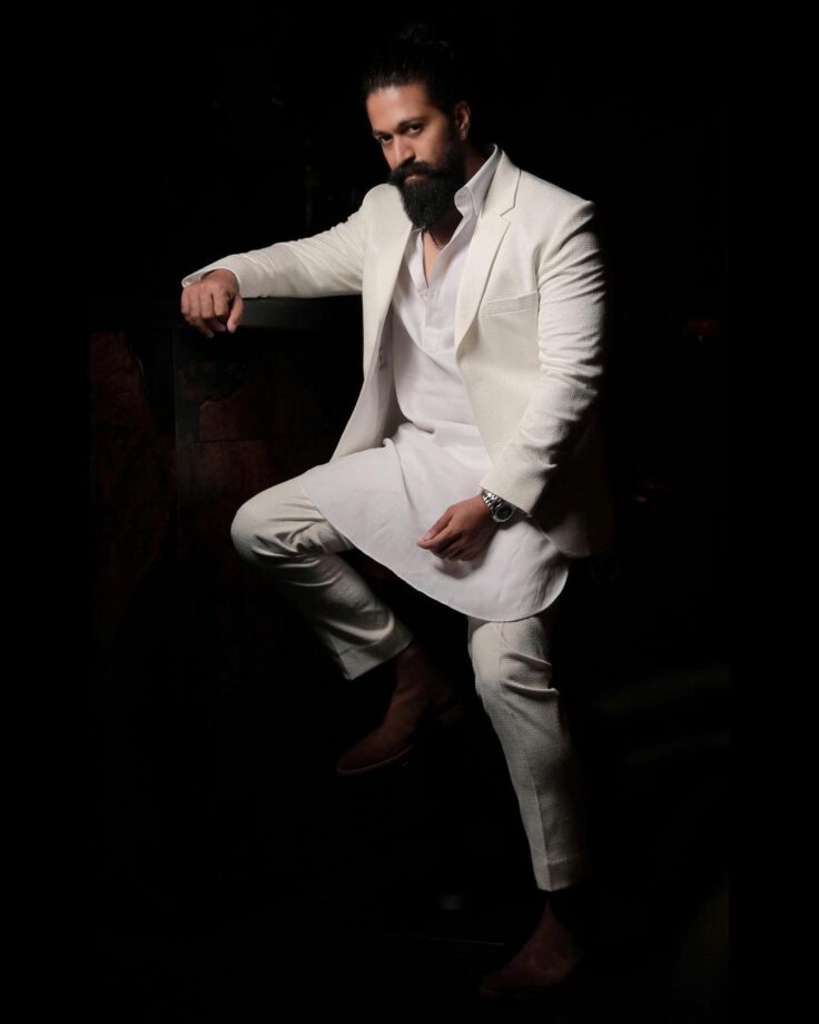 Learn the classic way to style the white suit from Vijay Deverakonda, Yash and Prabhas 791144