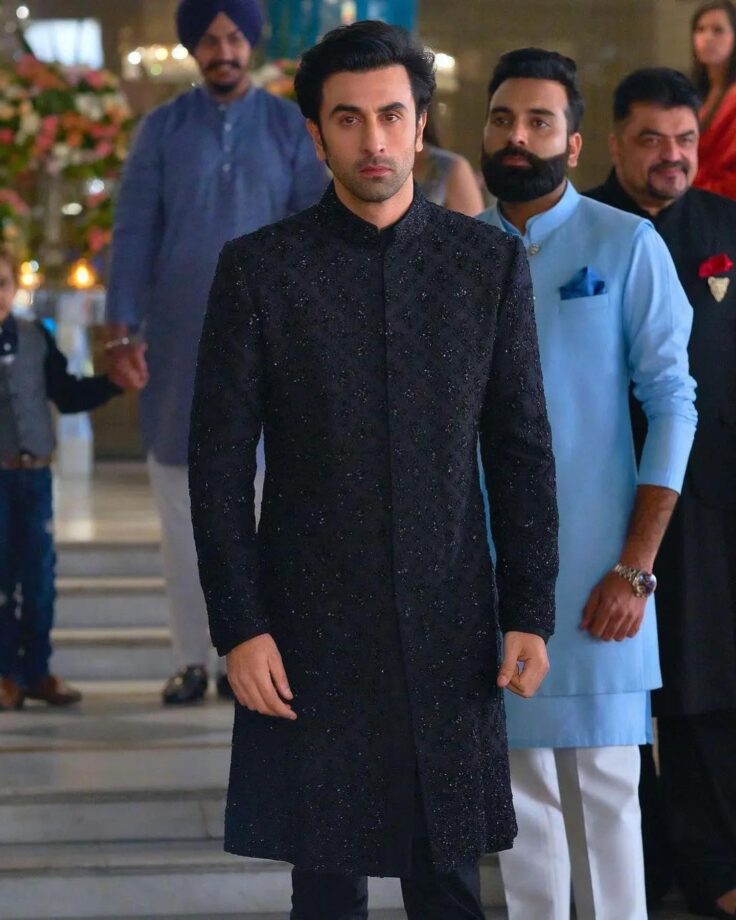 Looking to slay perfect shimmery sherwani style this wedding season? Take tips from Ranbir Kapoor 788783